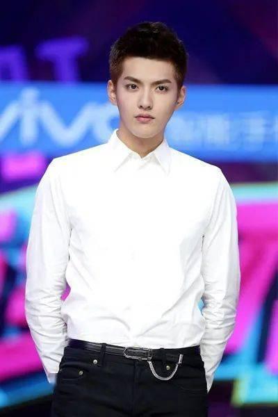 男明星栽转,从璀璨星途到低调人生